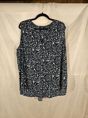 NYDJ pretty navy printed sleeveless blouse. Size XL